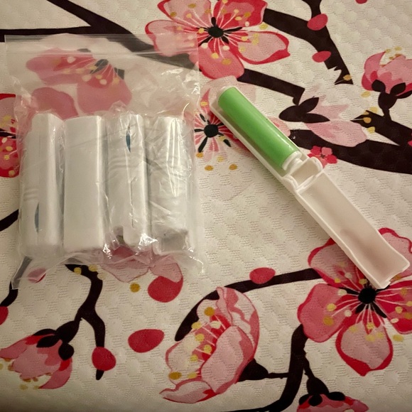 4pc Reusable Lint Roller, Washable Sticky/Portable Folding, individually wrapped - Picture 2 of 3